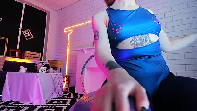 Snapshot of AphexQueen chatting on December 28, 6:18 pm AphexQueen online show from December 28, 6:18 pm