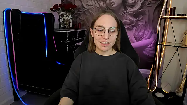 Snapshot of AphexQueen chatting on February 14, 1:08 pm AphexQueen online show from February 14, 1:08 pm