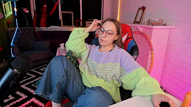 Snapshot of AphexQueen chatting on February 19, 7:16 pm AphexQueen online show from February 19, 7:16 pm