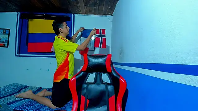 Snapshot of maxowens_oficial chatting on July 2, 7:53 pm maxowens oficial online show from July 2, 7:53 pm