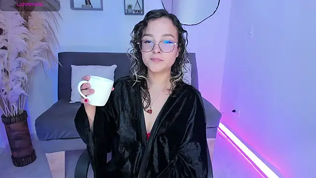 Snapshot of divine_amy1 chatting on December 27, 10:59 pm divine amy1 online show from December 27, 10:59 pm