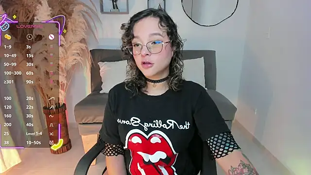Snapshot of divine_amy1 chatting on September 18, 12:40 pm divine amy1 online show from September 18, 12:40 pm