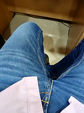 Ishan003 online show from February 26, 1:48 am