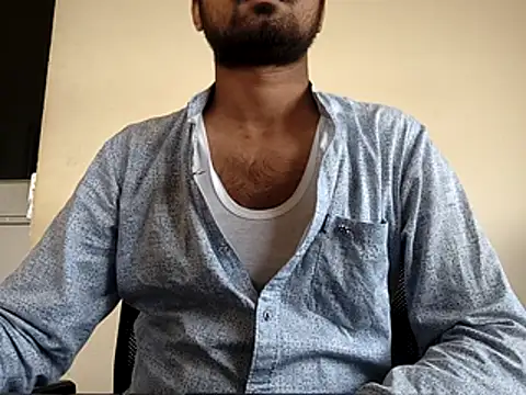 Snapshot of Ishan003 chatting on May 10, 6:40 am Ishan003 online show from May 10, 6:40 am