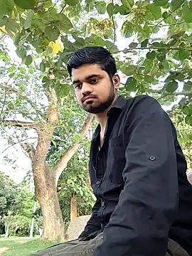 Snapshot of Ishan003 chatting on May 12, 12:41 am Ishan003 online show from May 12, 12:41 am