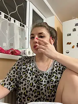 Snapshot of sexyy_girl_ chatting on December 14, 5:03 pm sexyy girl  online show from December 14, 5:03 pm