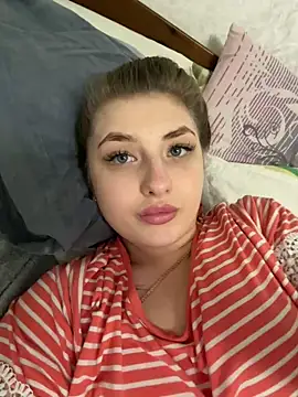 Snapshot of sexyy_girl_ chatting on December 23, 5:11 pm sexyy girl  online show from December 23, 5:11 pm