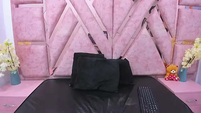 Snapshot of CataleyaLars20 chatting on July 10, 1:03 pm CataleyaLars20 online show from July 10, 1:03 pm