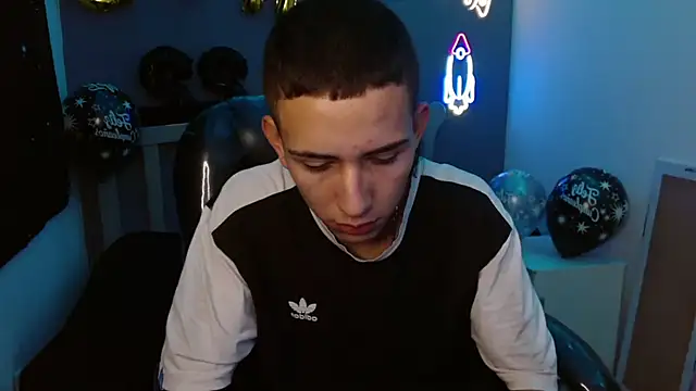 Snapshot of JackSwan18 chatting on January 4, 7:02 pm JackSwan18 online show from January 4, 7:02 pm