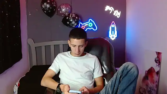 Snapshot of JackSwan18 chatting on January 10, 12:36 pm JackSwan18 online show from January 10, 12:36 pm