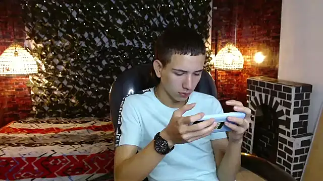 Snapshot of JackSwan18 chatting on January 14, 1:06 pm JackSwan18 online show from January 14, 1:06 pm