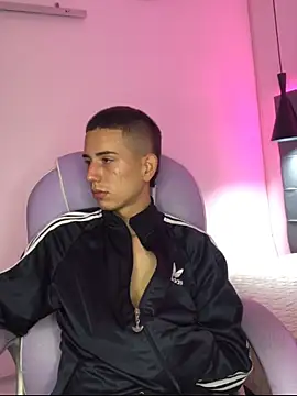 Snapshot of JackSwan18 chatting on October 9, 4:10 am JackSwan18 online show from October 9, 4:10 am