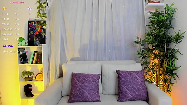 Snapshot of natty_romanof_18 chatting on June 19, 11:47 am natty romanof 18 online show from June 19, 11:47 am