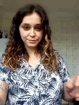 Snapshot of luuhcat09 chatting on June 1, 6:20 pm luuhcat09 online show from June 1, 6:20 pm