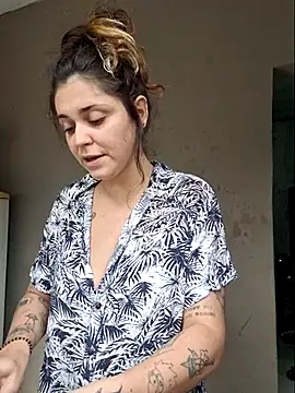 Snapshot of luuhcat09 chatting on June 3, 4:23 pm luuhcat09 online show from June 3, 4:23 pm
