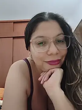 Snapshot of Carliina_Soussa chatting on June 30, 10:33 pm Carliina Soussa online show from June 30, 10:33 pm