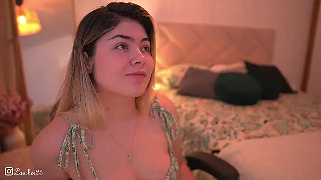 Lau Bee online show from November 2, 11:23 am