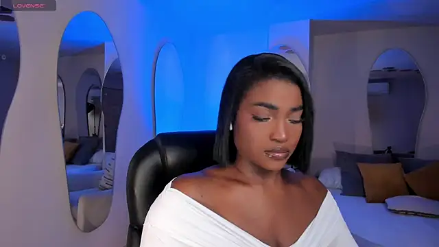 SavannahStorm online show from April 11, 12:20 pm