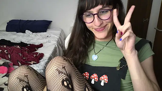 Snapshot of Alice_love29 chatting on December 27, 3:31 am Alice love29 online show from December 27, 3:31 am