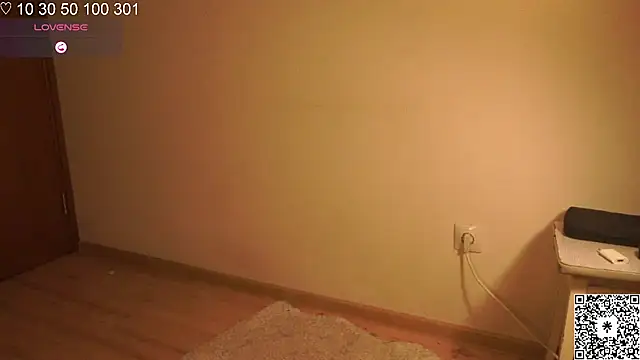 Snapshot of curlyboyy_ chatting on February 28, 3:04 pm curlyboyy online show from February 28, 3:04 pm