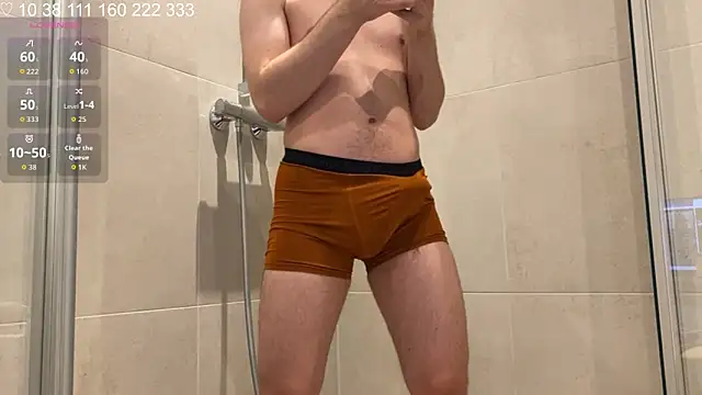 Snapshot of curlyboyy_ chatting on October 30, 9:15 pm curlyboyy online show from October 30, 9:15 pm