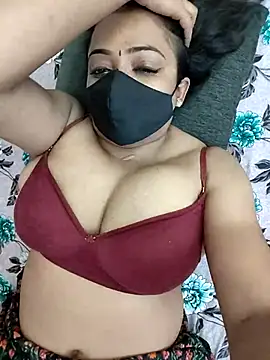 Snapshot of Cute_Kritika chatting on July 7, 7:23 am Cute Kritika online show from July 7, 7:23 am
