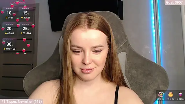 Snapshot of YourBitsy chatting on March 12, 4:18 am YourBitsy online show from March 12, 4:18 am