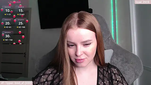 Snapshot of YourBitsy chatting on March 27, 3:56 am YourBitsy online show from March 27, 3:56 am