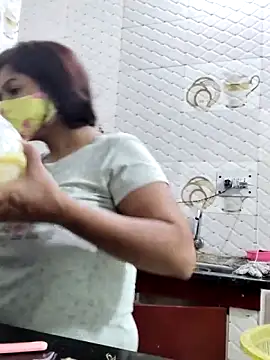 illay love online show from April 17, 2:42 pm