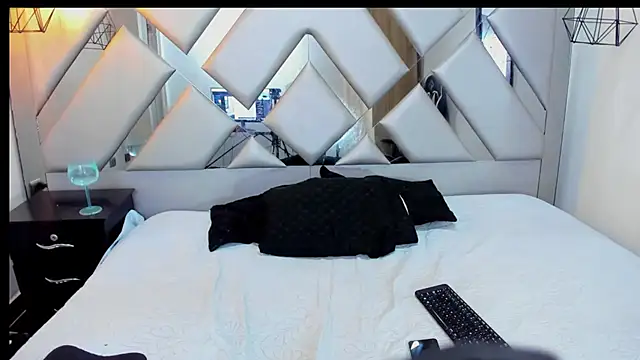 Snapshot of Nahomi-Hill chatting on November 7, 11:27 pm Nahomi-Hill online show from November 7, 11:27 pm