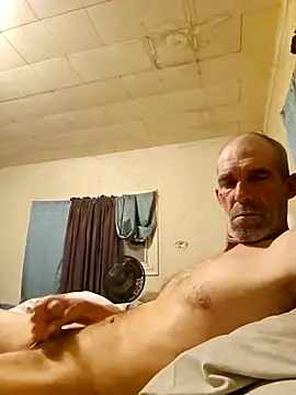 Snapshot of cassinova68 chatting on February 24, 1:13 am cassinova68 online show from February 24, 1:13 am