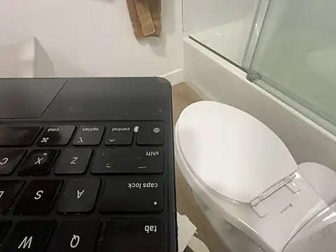 Snapshot of RuffClvb chatting on December 24, 1:16 am RuffClvb online show from December 24, 1:16 am