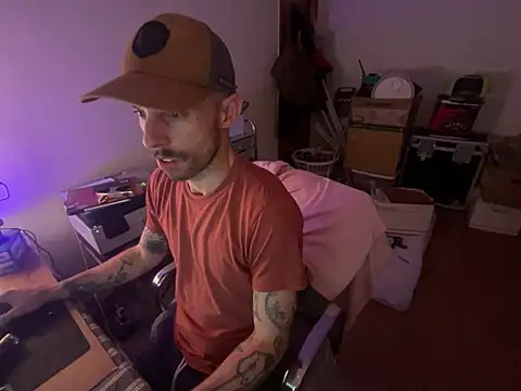 Snapshot of RuffClvb chatting on March 14, 4:21 am RuffClvb online show from March 14, 4:21 am