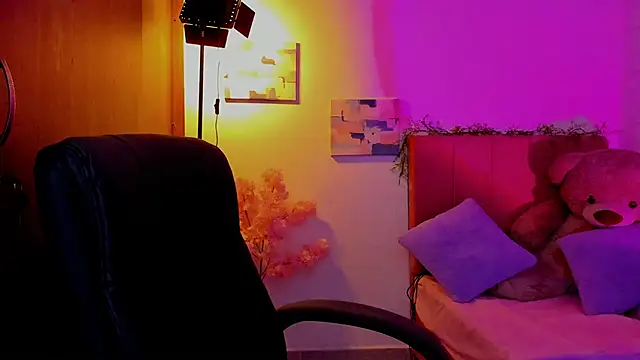 Charlee pink online show from March 27, 9:58 pm