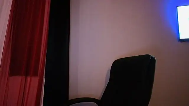 Snapshot of Charlee_pink chatting on July 12, 3:30 am Charlee pink online show from July 12, 3:30 am