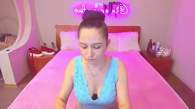 Snapshot of AngellLika chatting on May 30, 10:01 am AngellLika online show from May 30, 10:01 am