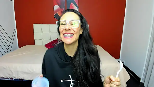 Snapshot of Abrillee1 chatting on December 28, 7:33 pm Abrillee1 online show from December 28, 7:33 pm