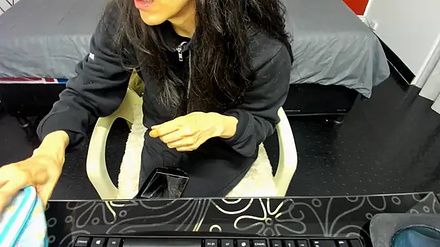 Snapshot of Abrillee1 chatting on February 10, 7:49 pm Abrillee1 online show from February 10, 7:49 pm