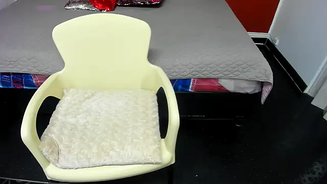 Snapshot of Abrillee1 chatting on February 27, 7:47 pm Abrillee1 online show from February 27, 7:47 pm