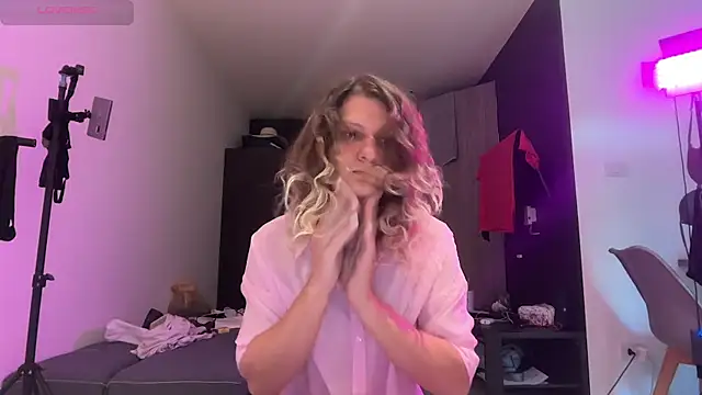 Alice Pinkhead online show from December 15, 6:50 am