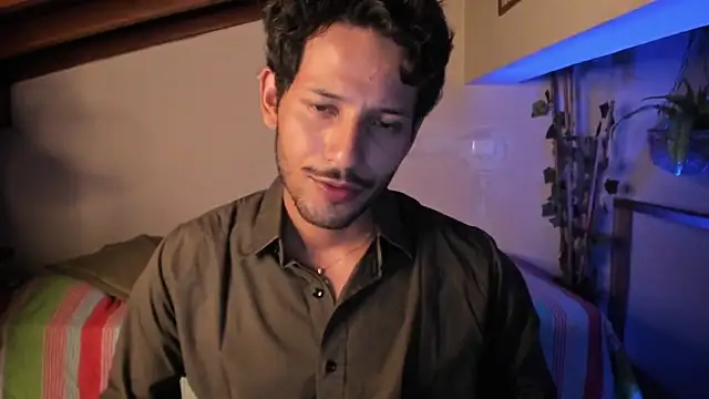 Snapshot of Nicholasrodrii chatting on April 16, 1:06 am Nicholasrodrii online show from April 16, 1:06 am