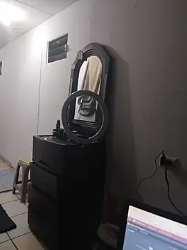 Tripisv online show from November 18, 4:06 am