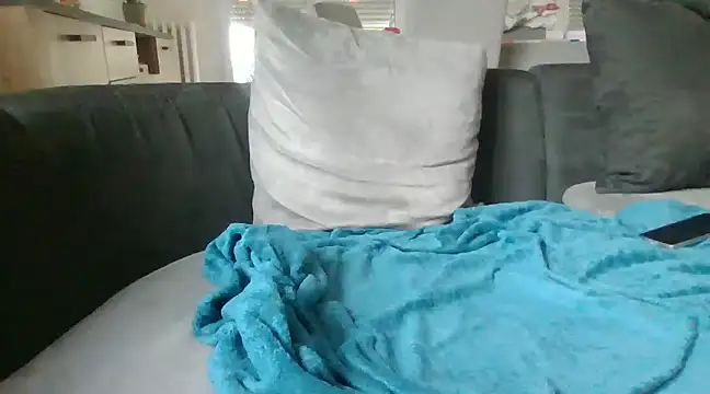 Snapshot of FablinoX chatting on February 11, 8:58 am FablinoX online show from February 11, 8:58 am