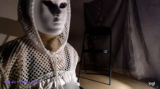 Snapshot of madcrumblepie chatting on December 15, 6:04 pm madcrumblepie online show from December 15, 6:04 pm