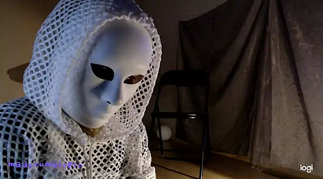 Snapshot of madcrumblepie chatting on December 22, 8:03 pm madcrumblepie online show from December 22, 8:03 pm