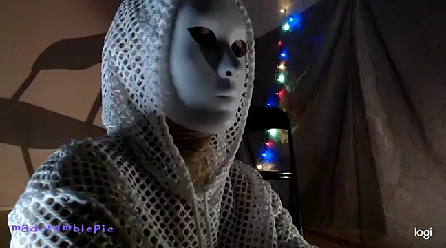Snapshot of madcrumblepie chatting on December 31, 10:56 pm madcrumblepie online show from December 31, 10:56 pm