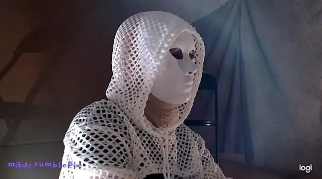 Snapshot of madcrumblepie chatting on January 21, 8:32 pm madcrumblepie online show from January 21, 8:32 pm
