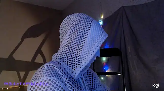 Snapshot of madcrumblepie chatting on February 8, 9:04 pm madcrumblepie online show from February 8, 9:04 pm