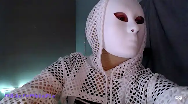 Snapshot of madcrumblepie chatting on February 22, 6:52 pm madcrumblepie online show from February 22, 6:52 pm