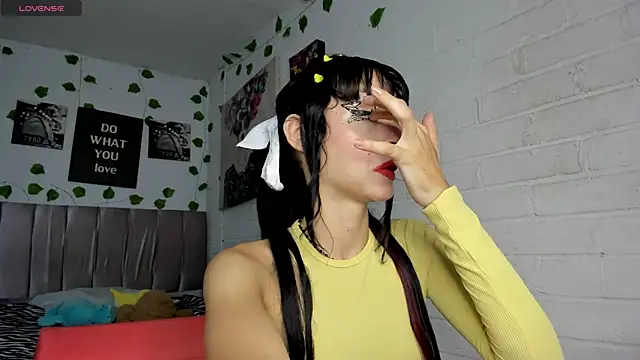Snapshot of katt__black__ chatting on April 24, 8:00 pm katt black online show from April 24, 8:00 pm